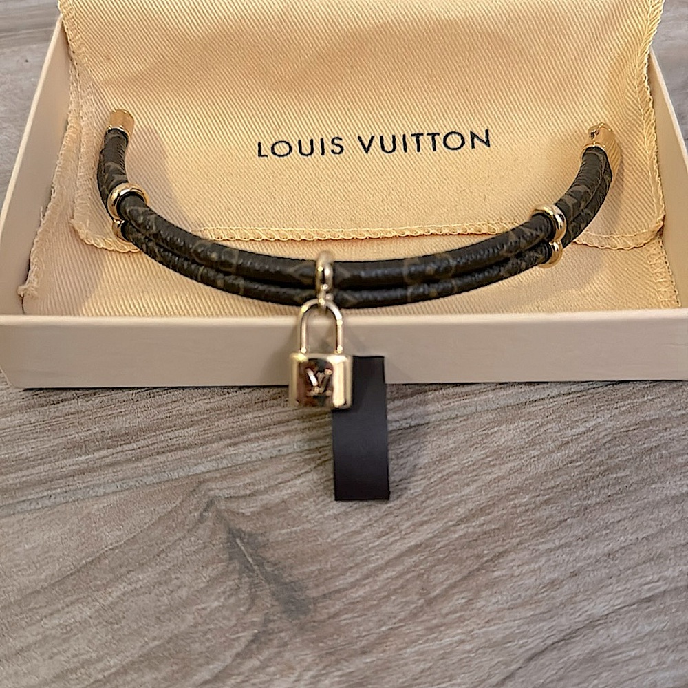 Authentic Louis Vuitton “KEEP IT TWICE BRACLET”!  Like-New Excellent Condition!